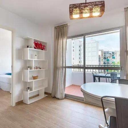 The 7th Corner, Hugh Ideal For Groups Málaga